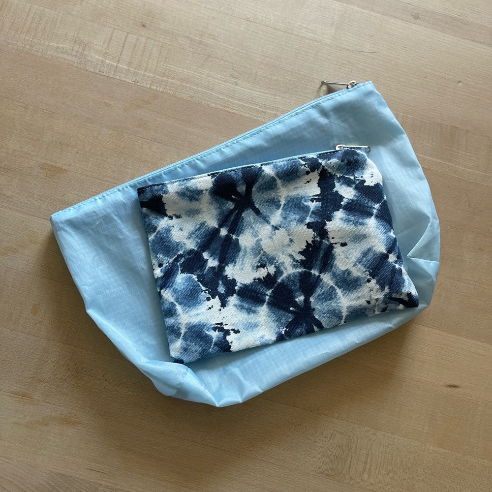 Old Navy Blue and White Tie Dye Pouch Set